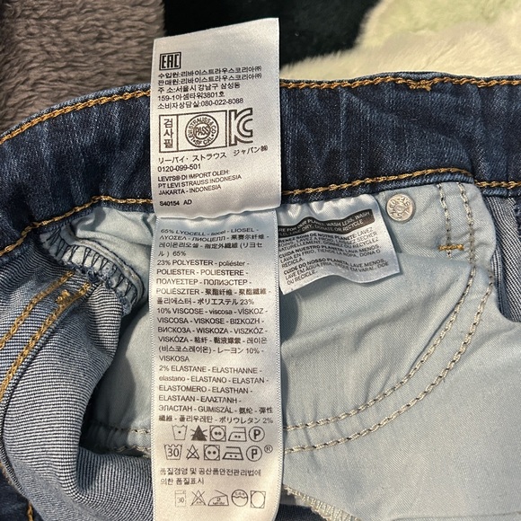 Levi's 721 Deep Indigo Cropped Jeans - Picture 6 of 8
